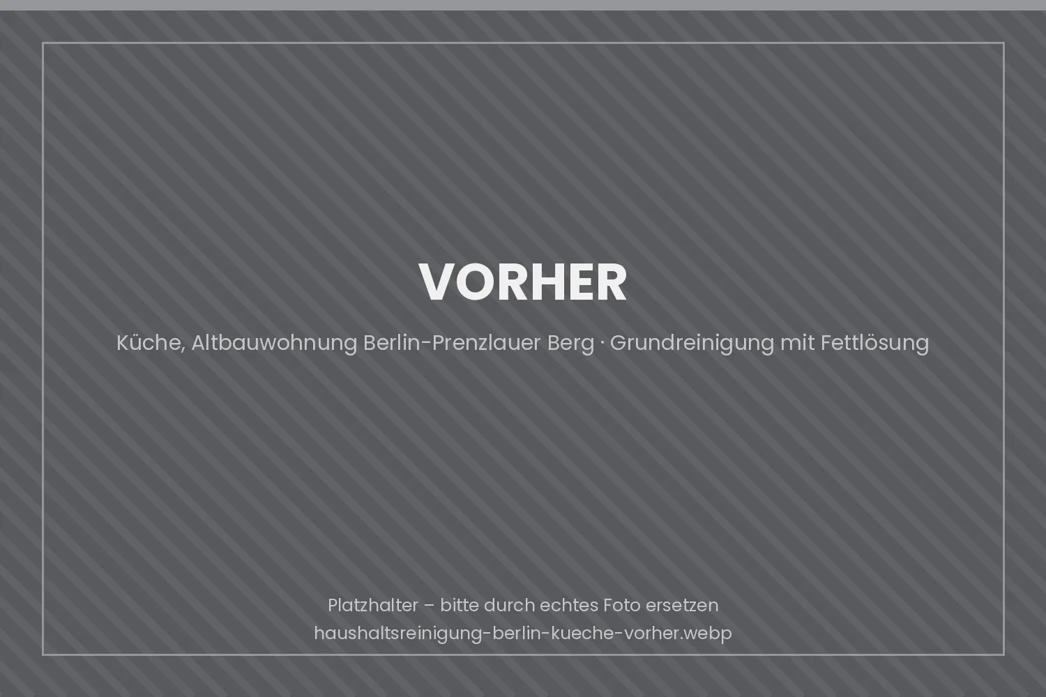 Küche einer Berliner Altbauwohnung vor der Grundreinigung mit Fettablagerungen an Fronten und Dunstabzug